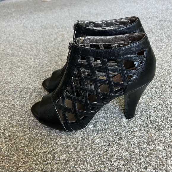 Sofft Black Leather Strappy Woven High Heel Booties with Front Zipper, Size 7.5 - Picture 4 of 9